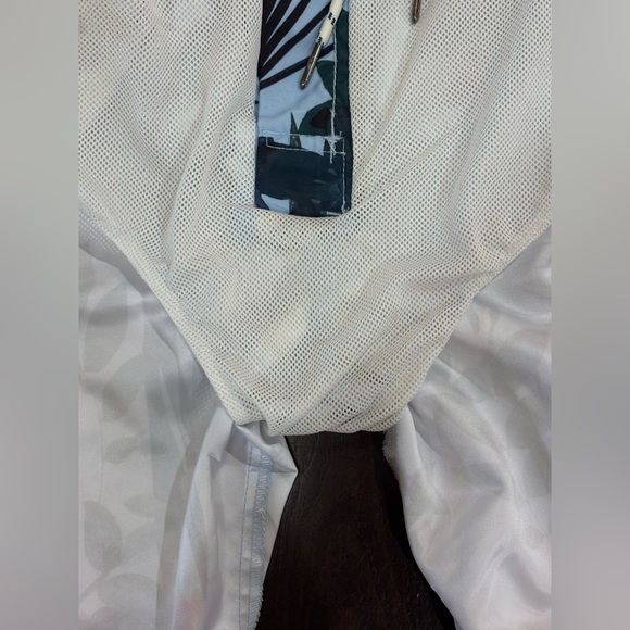 Tommy Bahama Relax Men’s Tropical Print Bathing Suit Swim Trunks SIze Medium - Picture 7 of 10